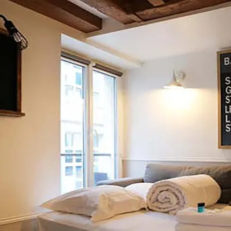 The Lovely Flat , Cocooning In The Old Paris
